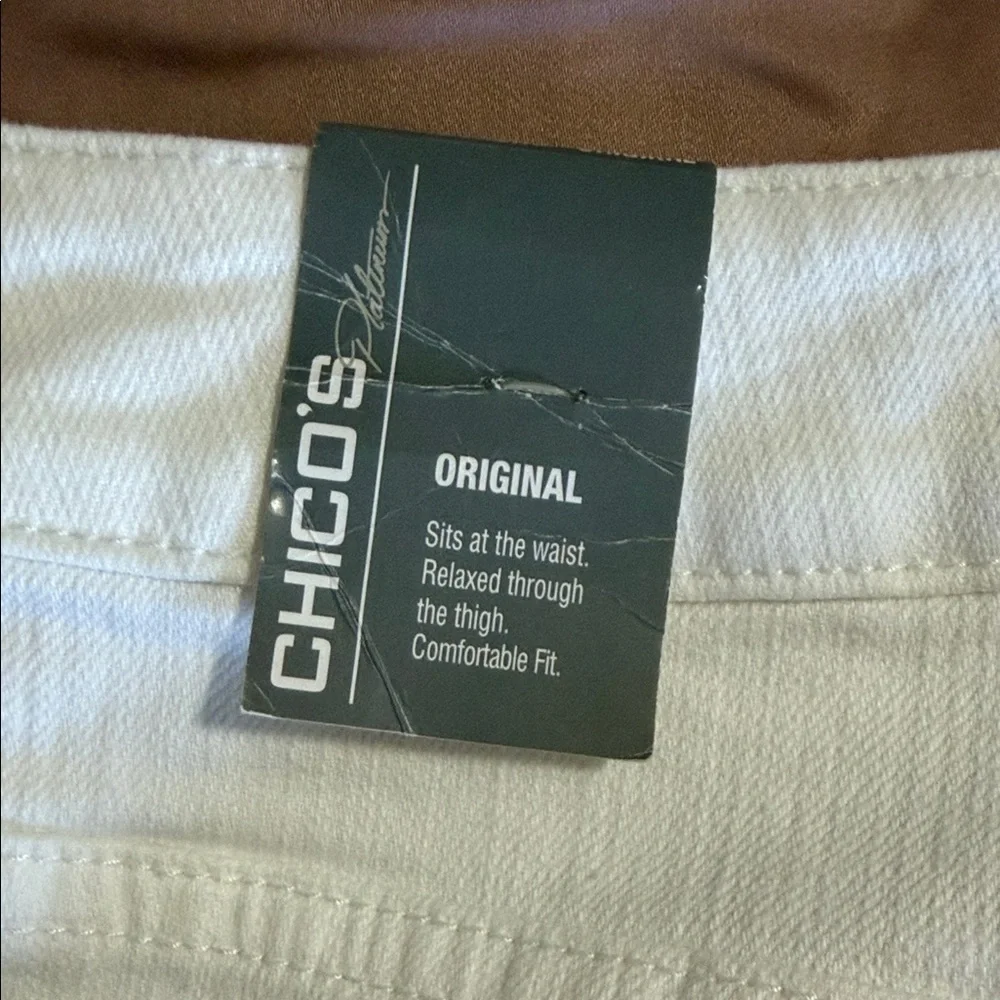 Chico's White Platinum Denim Charm Jean - size .5 Short (or size 6) *** NWT *** - Picture 6 of 10